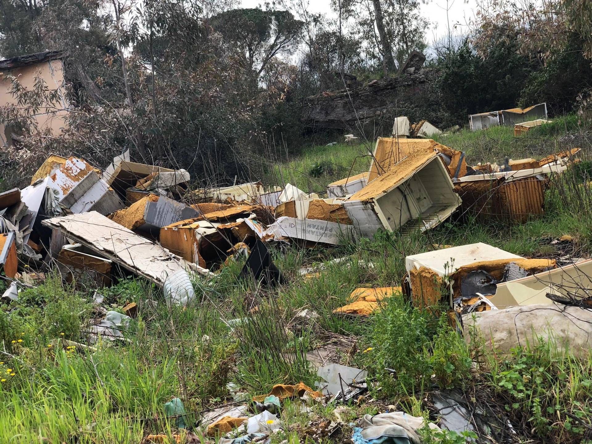 Il Cimitero Dei Frigoriferi A Due Passi Dalle Terme Di Tivoli