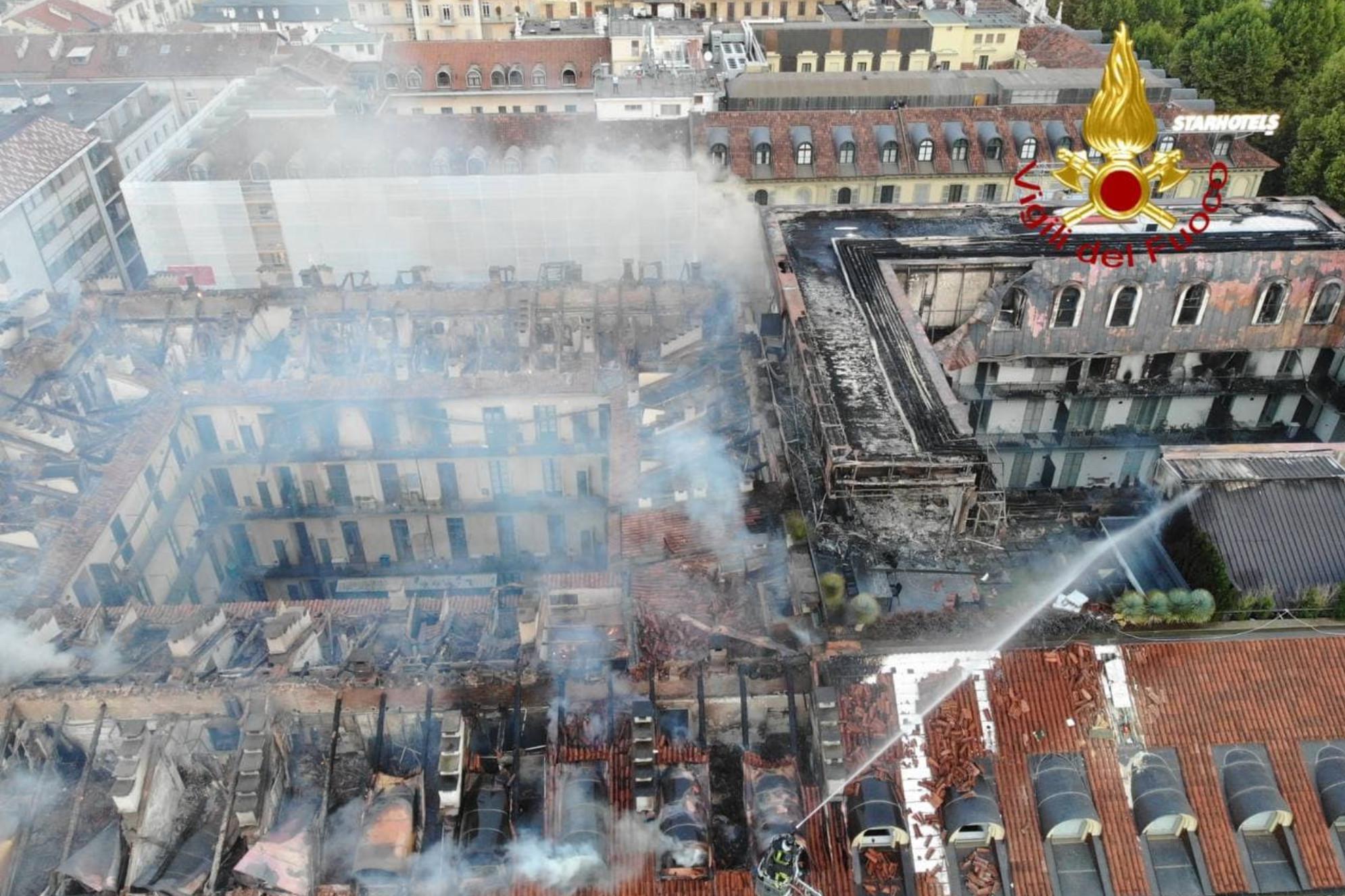 Torino Incendio In Un Palazzo In Centro 5 Feriti