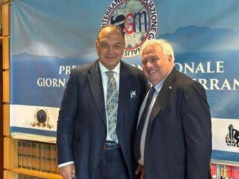 Il giornalista Dundar Kesapli e Gianfranco CoppolaDundar Kesapli con il direttore dell'Adnkronos Davide DesarioIl direttore del Corriere dello Sport Ivan Zazzaroni