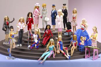 Barbie sbarca a Roma: la bambola più famosa al mondo fa tappa al Vittoriano /Foto