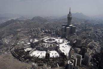 La Mecca, sventato attentato kamikaze a Grande Moschea
