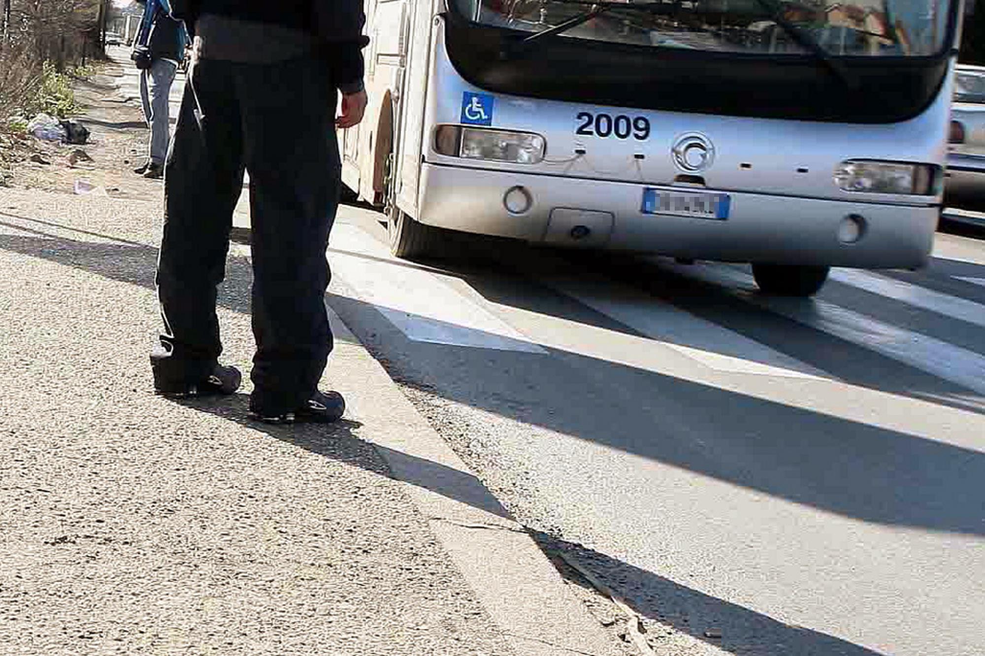 Autista Bus La Sveglia A Termine Corsa E Lei Lo Prende A Pugni ...