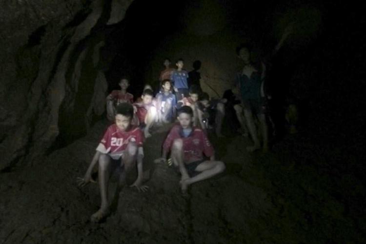 I ragazzi intrappolati nella grotta in Thailandia (FOTOGRAMMA/IPA)