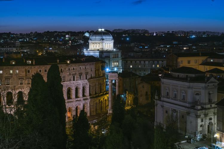 Roma, nuova illuminazione per la Sinagoga