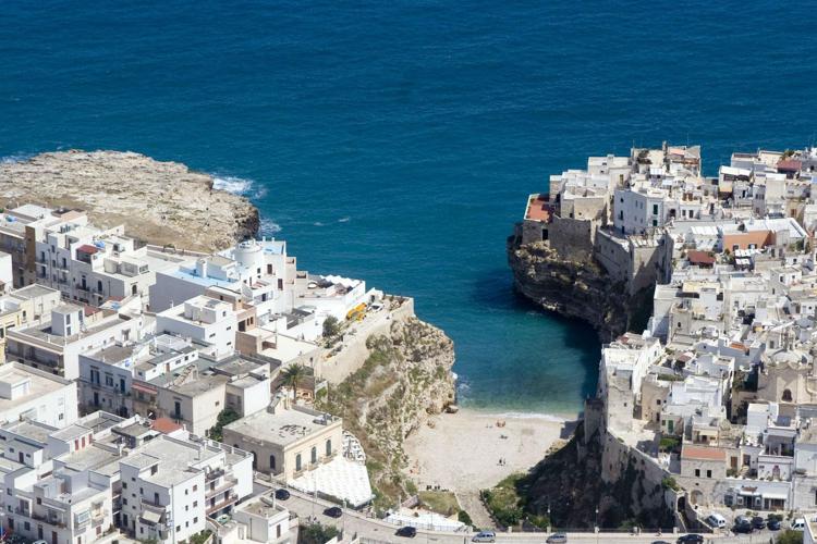 La spiaggia di Poignano a mare (Fotogramma)