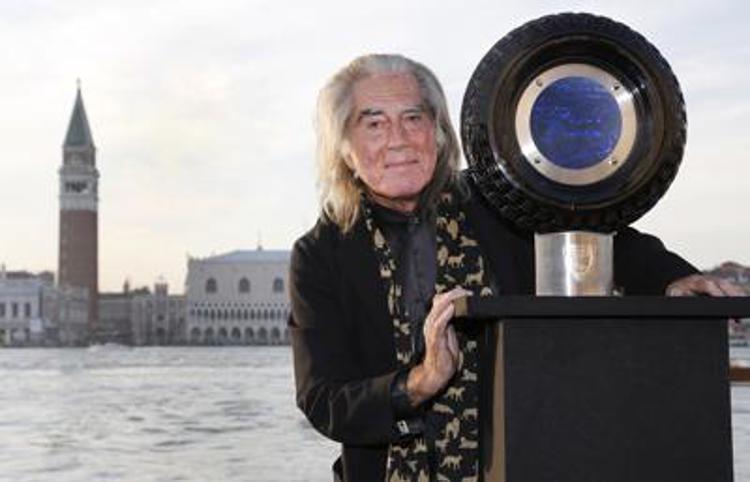 Venezia rende omaggio agli 80 anni di Fabrizio Plessi con 'L'età dell'oro'