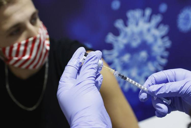 Vaccino covid J&J, 200 milioni di dosi a Ue da aprile