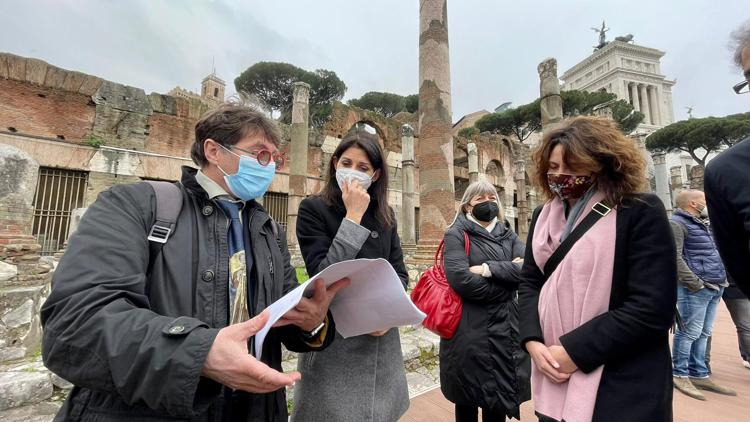 Roma, al via scavo Foro di Cesare, Raggi: 