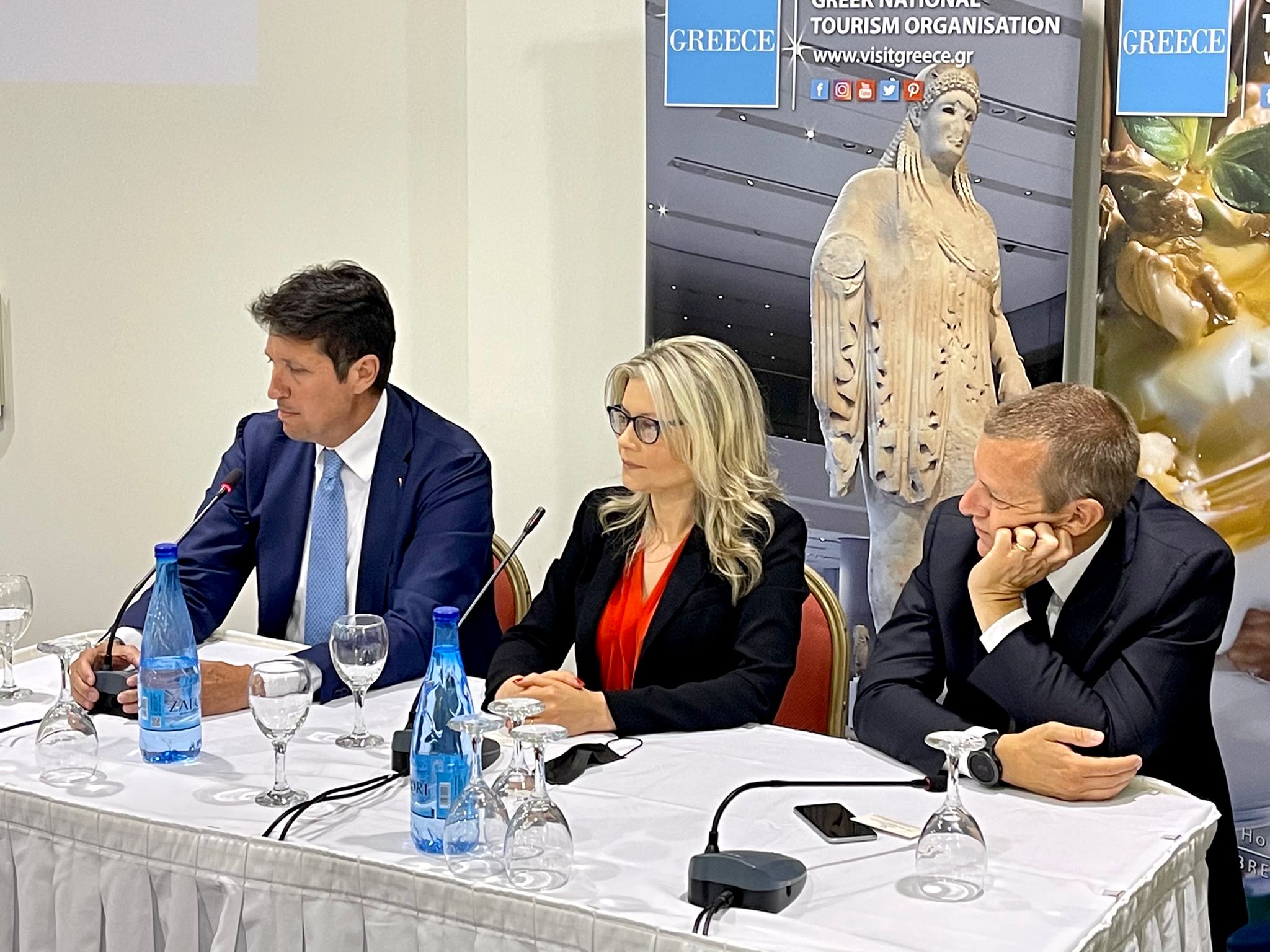 Leonardo Massa, managing director di Msc Crociere, la presidente di Fiavet, Ivana Jelinic, Nicola Bonacchi, vice president international market di Alitalia (Adnkronos)