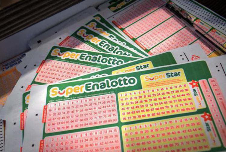 Superenalotto, winning drawing numbers today 25 September