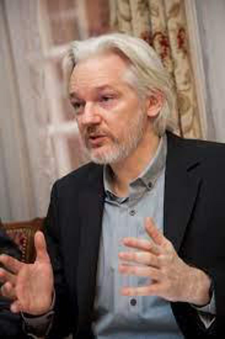 Julian Assange, fondatore di Wikileaks, domani l'udienza a Londra.