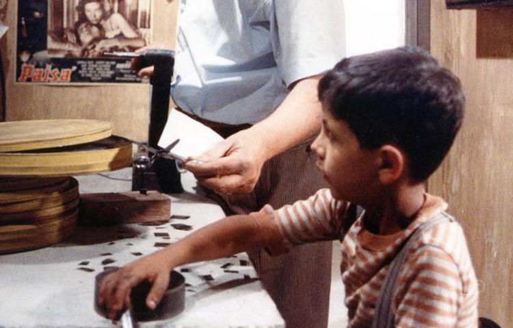 Totò Cascio bambino in una scena di 'Nuovo Cinema Paradiso' (Fotogramma)