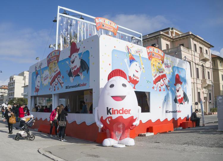 Carnevale, Kinder torna a Viareggio per animare festeggiamenti