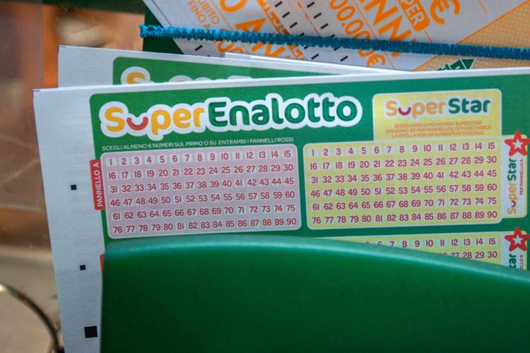 Superenalotto, winning drawing numbers today 26 April