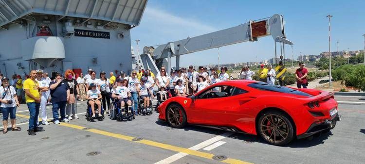 A Taranto Ferrari F8 Tributo sulla Garibaldi, evento per i meno fortunati