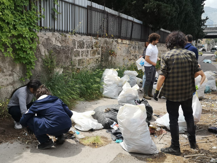 Palermo, Hryo pulisce angoli degradati di Monte Pellegrino