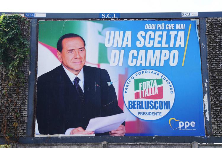 Forza Italia, tesoriere fuori da liste: 