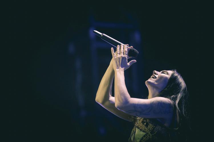 Elisa fotografata da Simona Panzini sul palco della Cavea dell'Auditorium di Roma