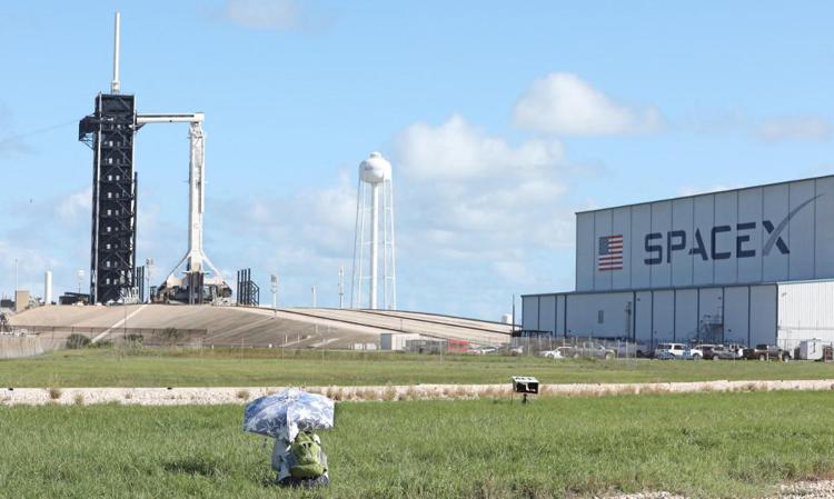 SpaceX, capsula Crew Dragon si aggancia alla Iss