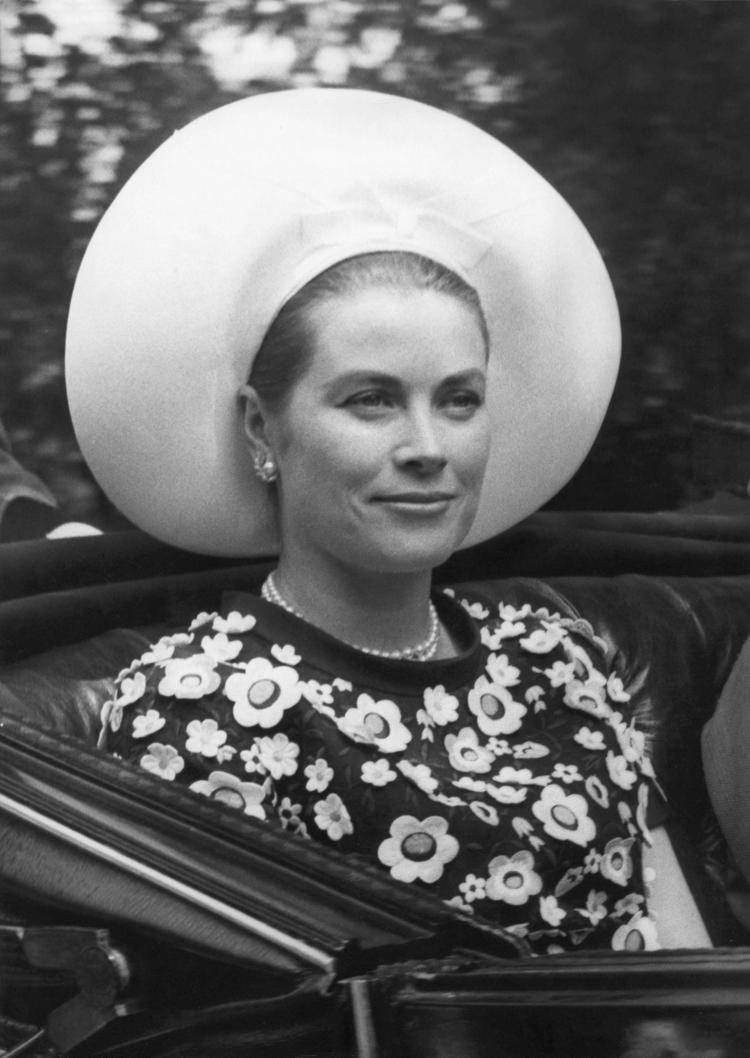 Una giovanissima Grace Kelly, principessa di Monaco, tra le clienti della maison francese di gioielli Fred - (Agenzia Fotogramma)