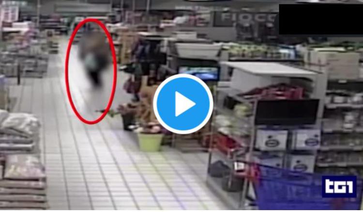 Assago, il video dell'attacco al centro commerciale