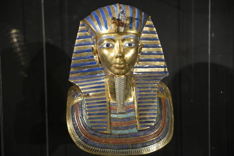 La maschera d'oro del faraone Tutankhamon - (Fotogramma)