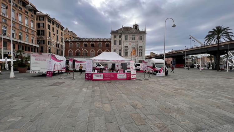 Tumori, chiusa a Genova la 'Carovana della prevenzione' di Komen promossa da Aspi