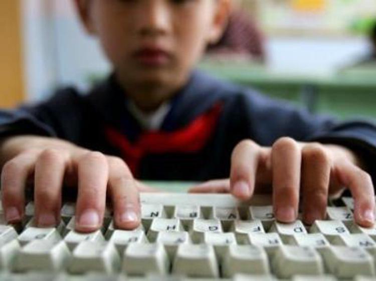 Minori, il report: in aumento adescamento online, cyberbullismo e sextorsion