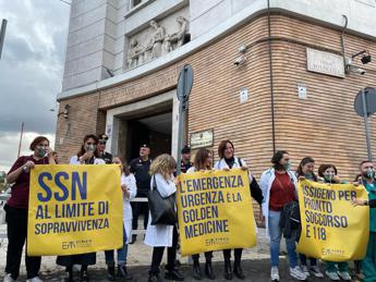 A Roma flash mob medici pronto soccorso: “Siamo senza respiro”