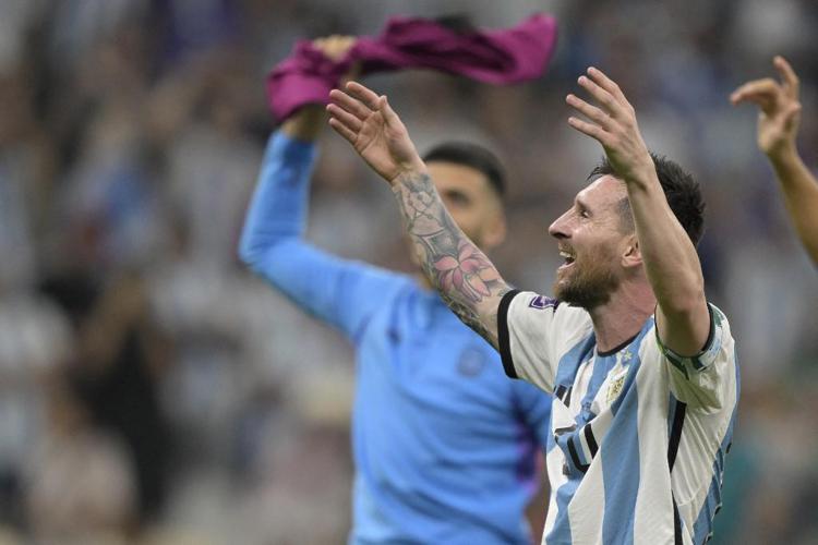 Messi-gol, Adani esplode: show divide Twitter - Video
