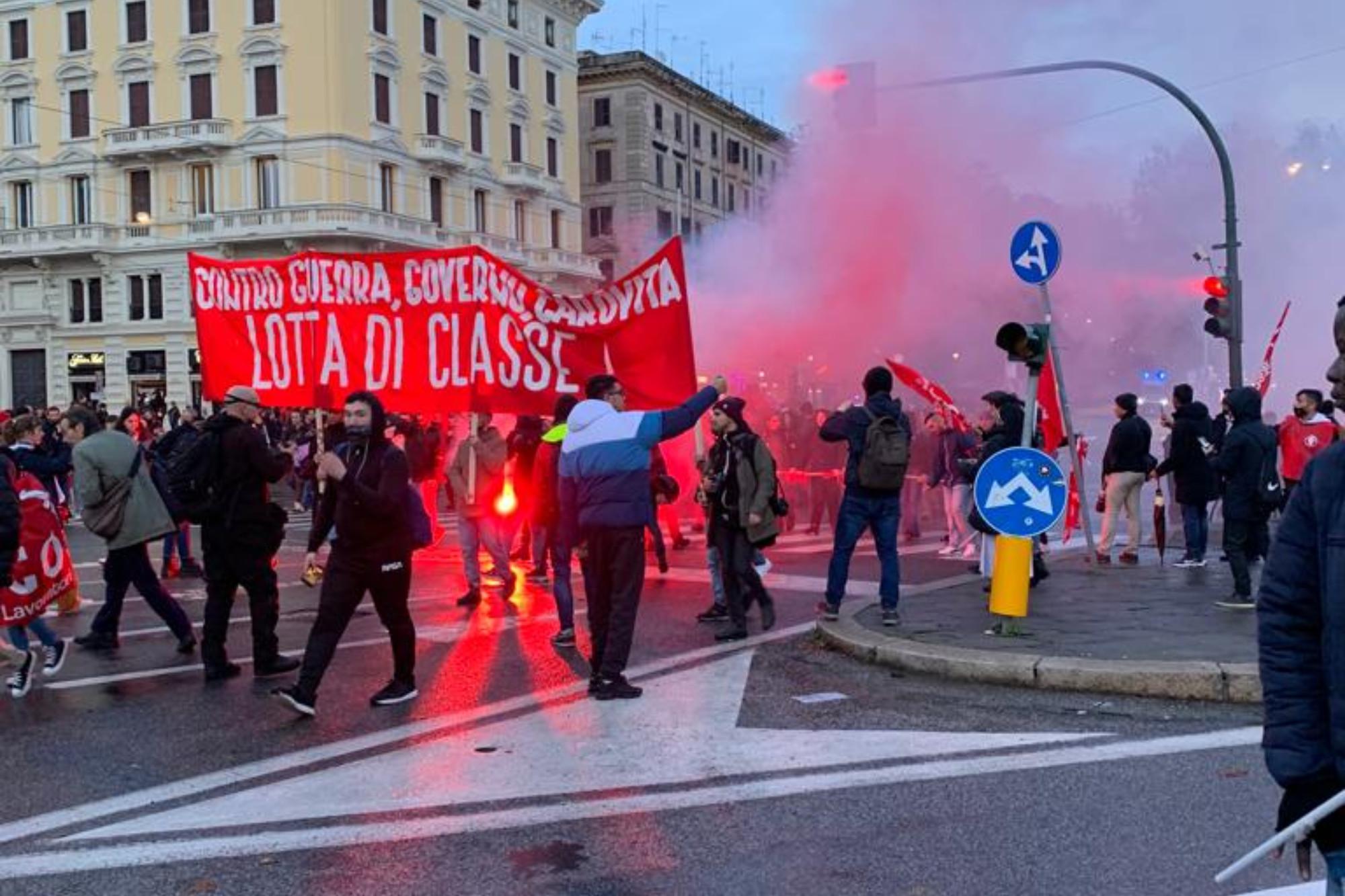 "Giù Le Armi, Su I Salari": A Roma Il Corteo Contro Guerra E Carovita