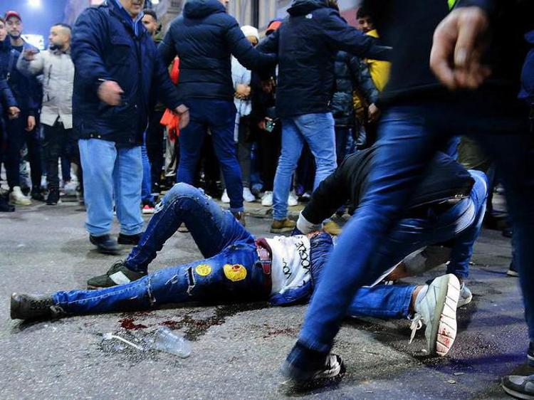 Milano, tifoso marocchino accoltellato mentre cercava di sedare lite: aggressore in fuga