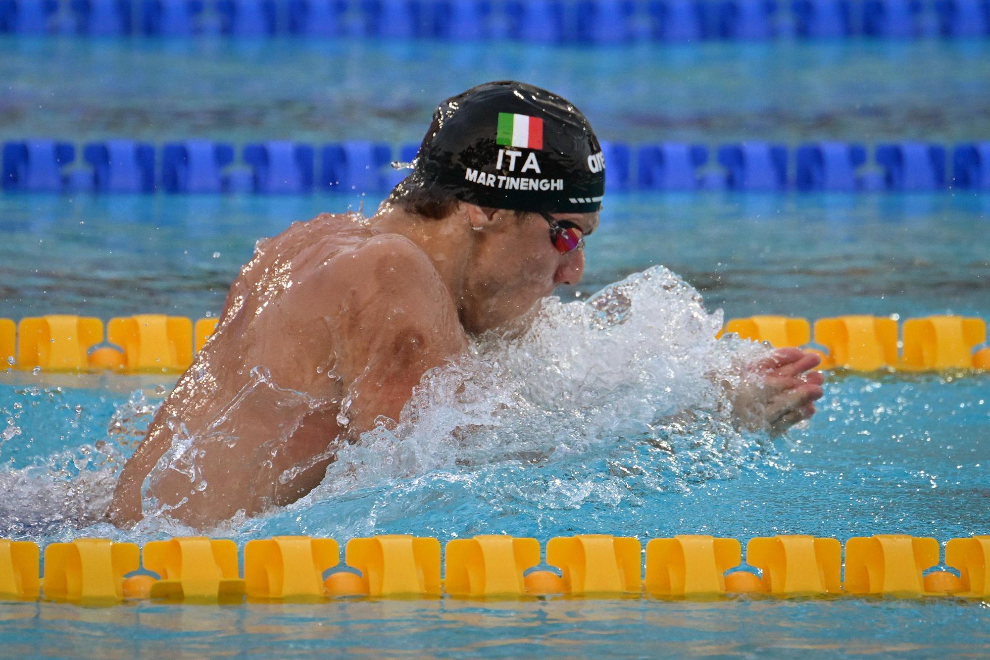 Martinenghi - oro di Parigi 2024 incoronato da Pellegrini e Paltrinieri