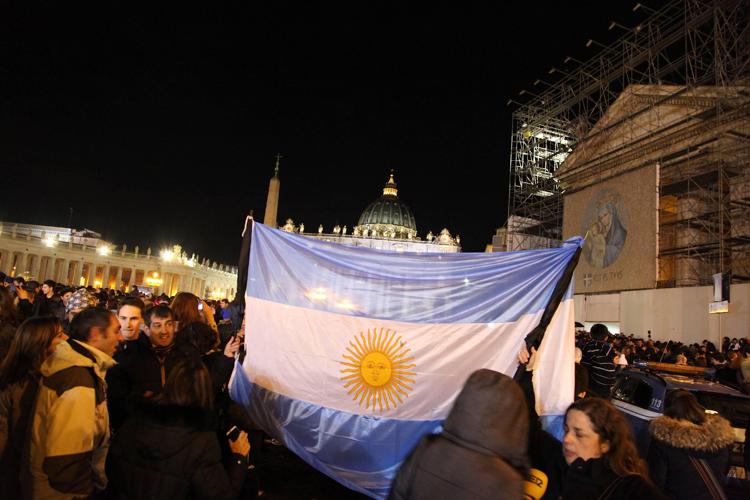 Finale Mondiali 2022, Vaticano tifa Argentina e il Papa 'guida' la curva
