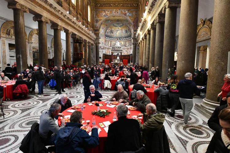 In 300 al pranzo della Comunità Sant'Egidio a Santa Maria in Trastevere