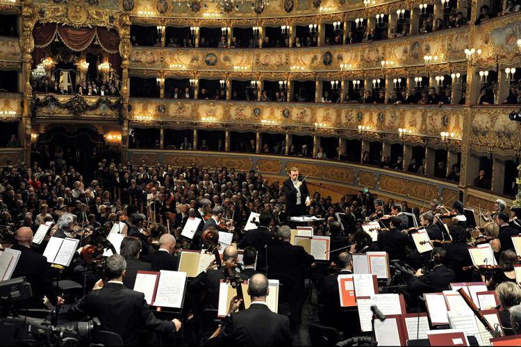 Capodanno, Daniel Harding dirige il tradizionale Concerto alla Fenice