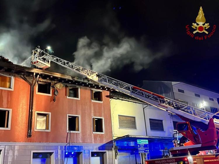 Udine, incendio in comunità per ragazzi: morto 17enne