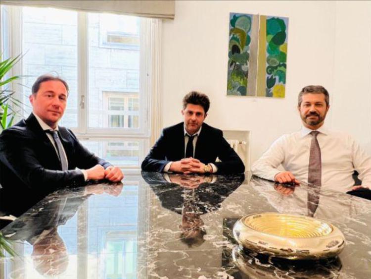 In foto i fondatori di Mazal Group: Andrea Orsi, Simone Sinai, Massimo Giacomino nella sede di Piazza Affari – Via Della Posta.