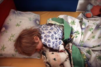 L’appello, ‘Sos sonno bimbi, no smartphone e tv prima di dormire’
