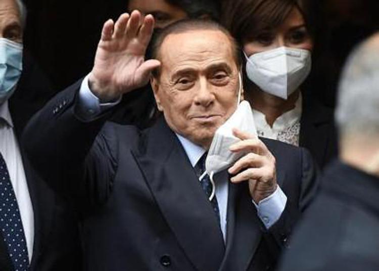 Berlusconi ricoverato, il messaggio ai suoi: 