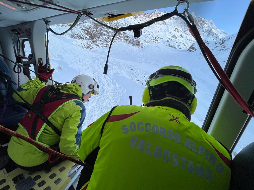 Monte Bianco - alpinista muore scivolando in canalone su ghiacciaio del Miage