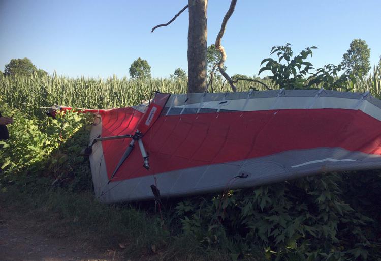 Forlì, precipita deltaplano: due morti