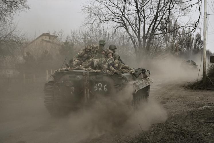 Ukraine, Moscow clears base in Crimea in view of counter-offensive