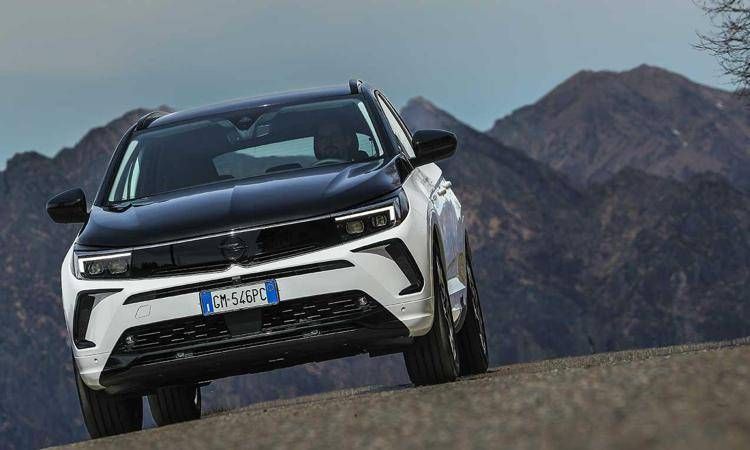 Nuova Opel Grandland GSE: il crossover sportivo ibrido plug-in