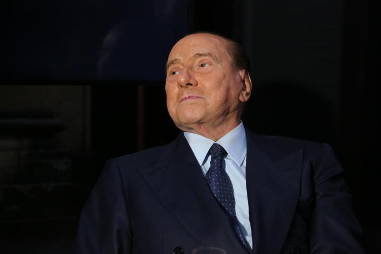 Berlusconi, notizia morte domina prime pagine media stranieri