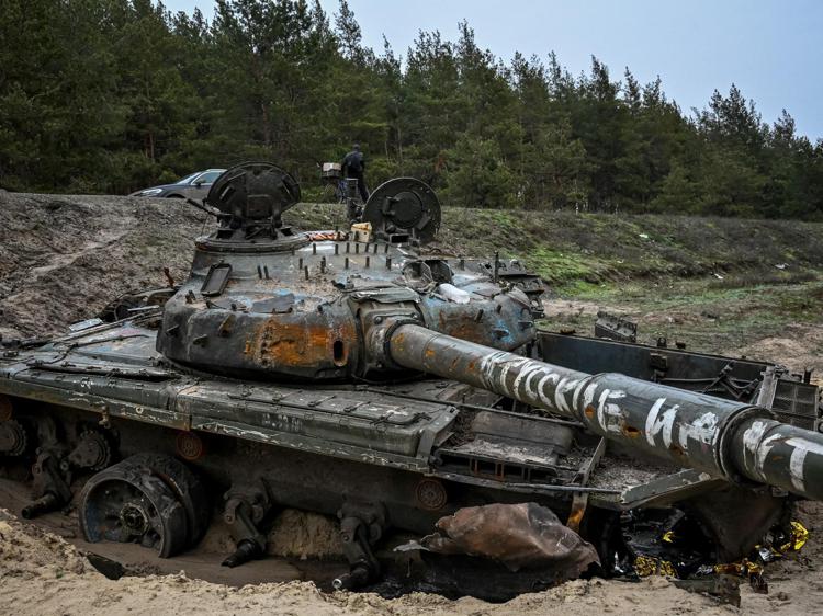 Ucraina, nuova tattica Russia: tank kamikaze contro soldati Kiev