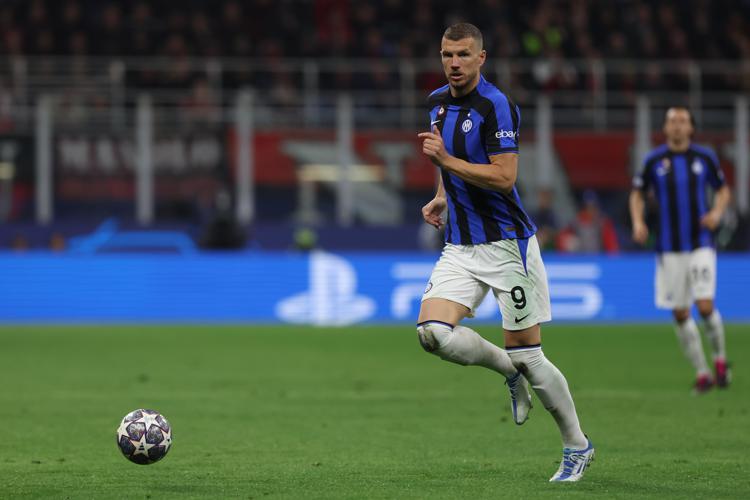 Dzeko con la maglia dell'Inter - Fotogramma