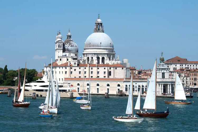 Vela d'epoca, a Naif di Ivan Gardini il Trofeo Principato di Monaco a Venezia