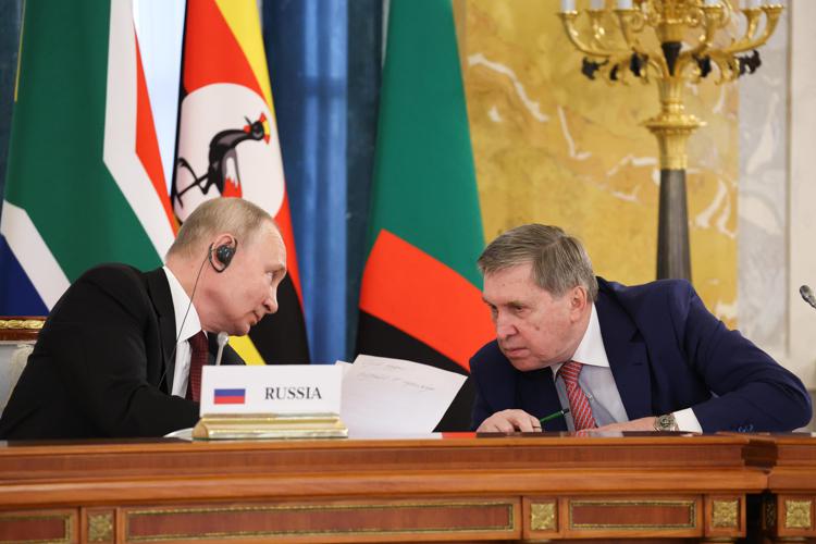 Putin e Ushakov  (Fotogramma)