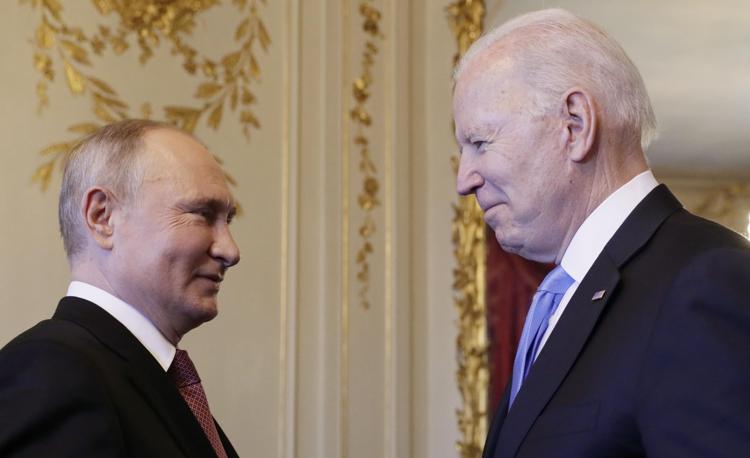 Ucraina, è (anche) guerra di nervi Usa-Russia. Biden: 